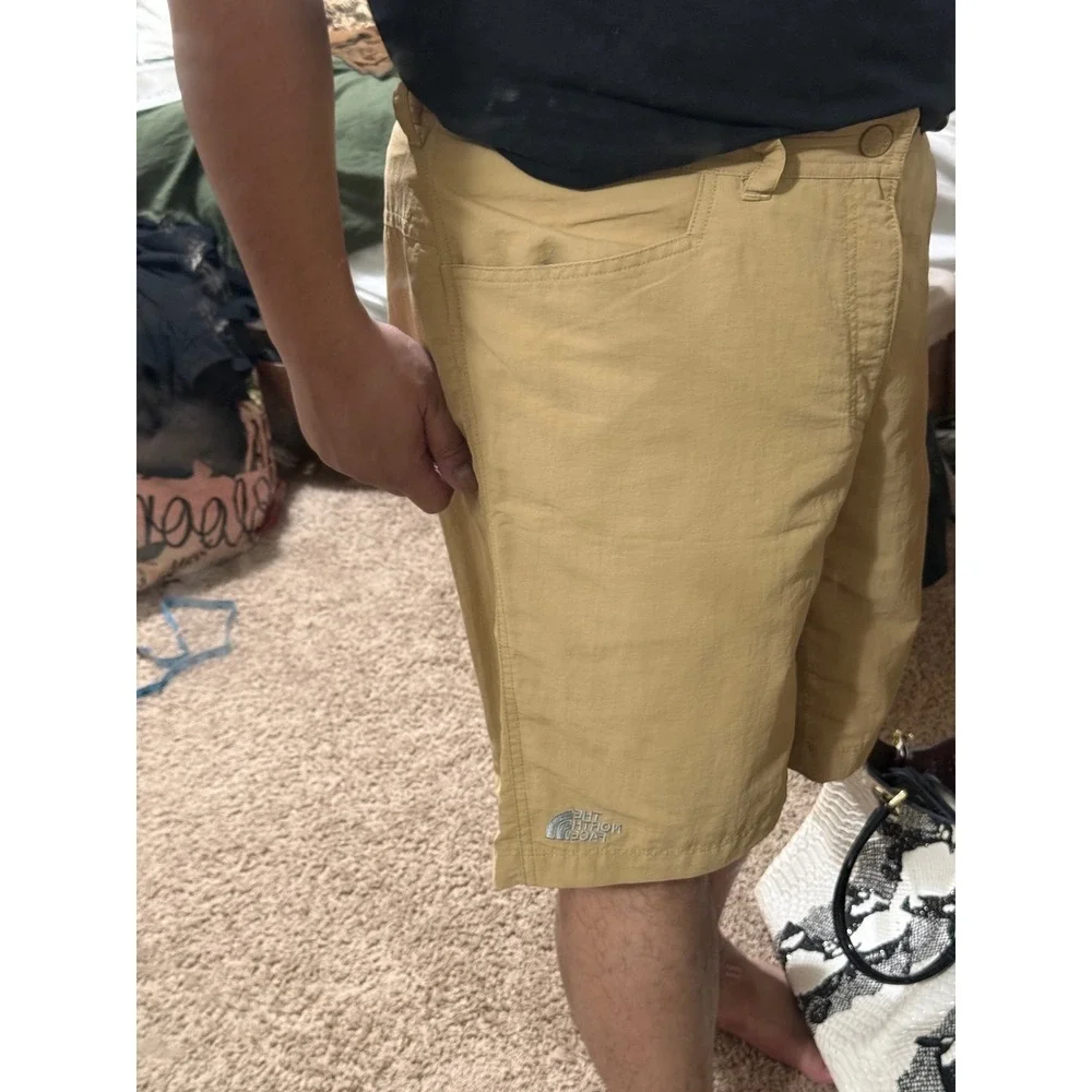 The North Face Mens Tan Nylon Hiking‎ CargoShorts Size 32 Regular DN 879323 BB18